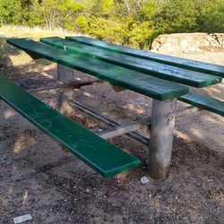 Marion Sampson Park - Picnic table on the trails.