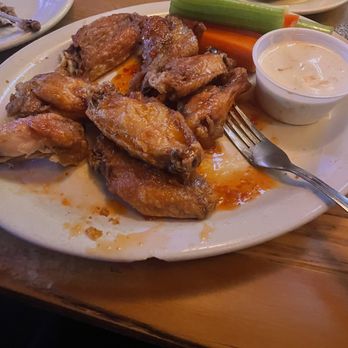 Dub's Tavern - Wings - Bars Near Me - West Linn, Oregon