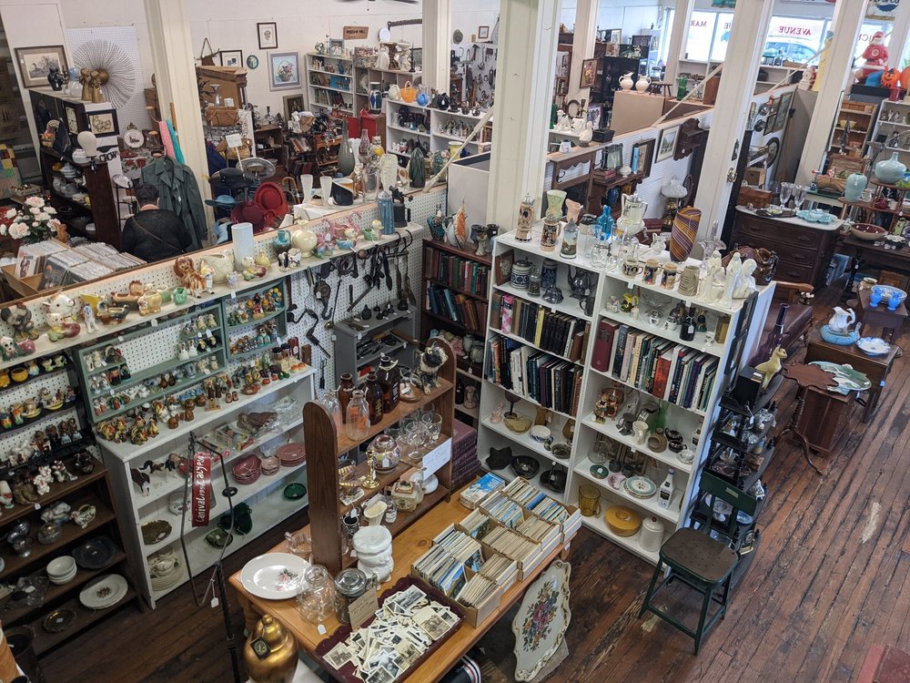Dickinson Ave Antique Market Image