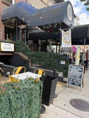 Petit Monde Cafe by null