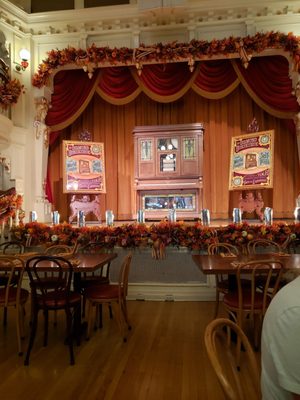 The Diamond Horseshoe by null