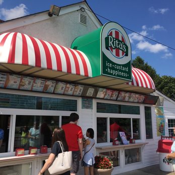 Rita’s Italian Ice & Frozen Custard - customers entering the restaurant - Ice Cream & Frozen Yogurt Near Me - Evesham, New Jersey Rita’s Italian Ice & Frozen Custard - customers entering the restaurant - Ice Cream & Frozen Yogurt Near Me - Evesham, New Jersey