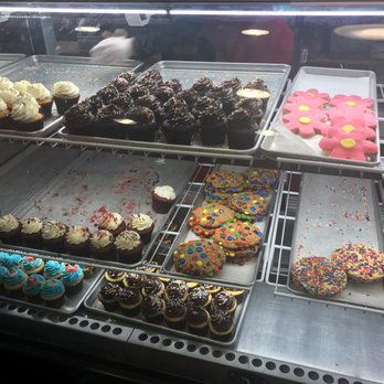 Carlo's Bakery - Cupcakes and cookies - Bakeries Near Me - Hoboken, New Jersey