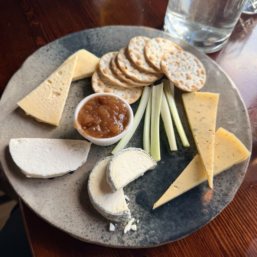 Fitz's Pub - Cheese platter - Pubs Near Me - Doolin, CE