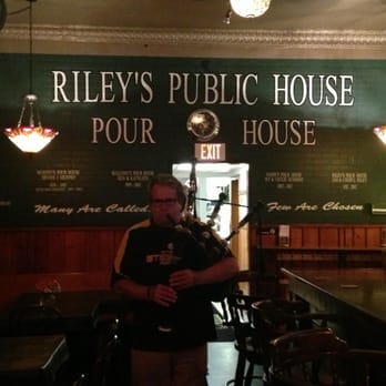 Riley's Pour House - Great bagpipes - Irish Pub Near Me - Carnegie, Pennsylvania