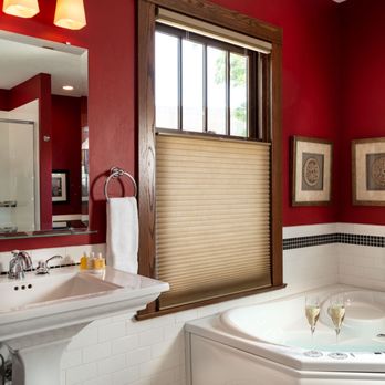 The Buckingham Inn - Varsity Suite bathroom - Bed & Breakfast Near Me - Madison, Wisconsin The Buckingham Inn - Varsity Suite bathroom - Bed & Breakfast Near Me - Madison, Wisconsin