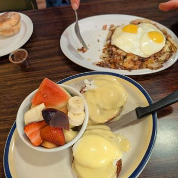 Farmhouse Restaurant - American Near Me - Benson, Arizona Farmhouse Restaurant - American Near Me - Benson, Arizona