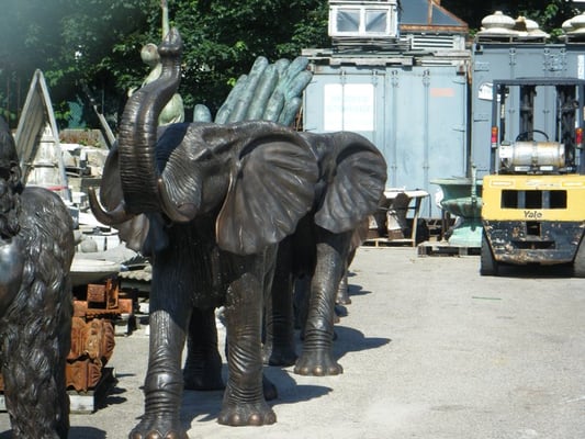 Aardvark Antiques by null