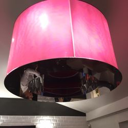 Donca - Lampe à l'entrée du restaurant ( il en faut pour tous les goûts...)