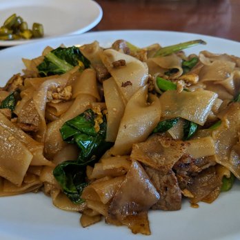 Ruen Pair - Pad see ew with beef - Thai Near Me - Los Angeles, California Ruen Pair - Pad see ew with beef - Thai Near Me - Los Angeles, California