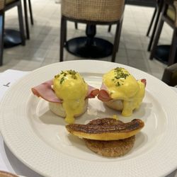 Antonio's - Eggs Benedict