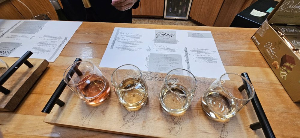 Schulze Vineyards & Winery Logo