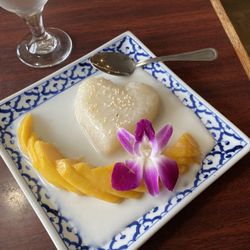 Came here for dessert and they didn't disappoint. The mango sticky rice was amazing. As always I add extra sauce! Definitely recommend!
