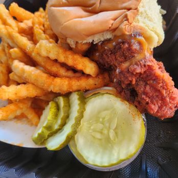 Dave's Hot Chicken - Sandwich & Fries - Chicken Shop Near Me - Novato, California