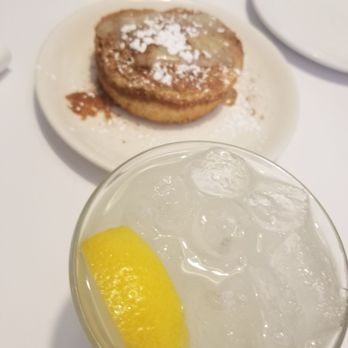 Juneberry Table - Snax cinnamon streudwl coffee cake and Yellow cocktail - Breakfast & Brunch Near Me - Cleveland, Ohio
