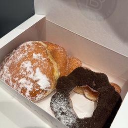 Twisted Donut, Cookies & Cream Mochi Donut, King Cream Donut
