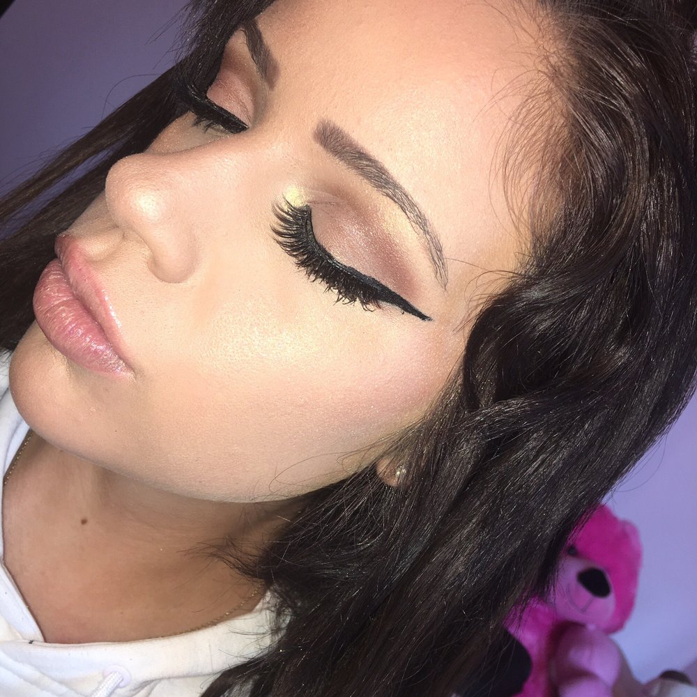 Makeup by Tay Logo