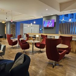 Holiday Inn Express - Dining and lounge area