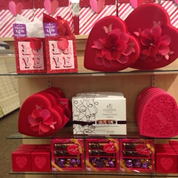 Amy's Hallmark Shop - Cards & Stationery Near Me - Chesapeake, Virginia