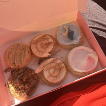 Crumbl - Clackamas - Bakeries Near Me - Clackamas, Oregon