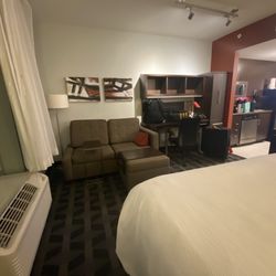 Towneplace Suites Springfield - Living area of room