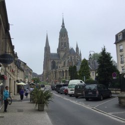 Le Conquérant - Right down the street
