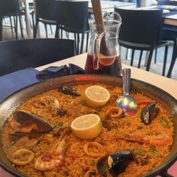 Marisqueria Cordoba - Paella y sangria.