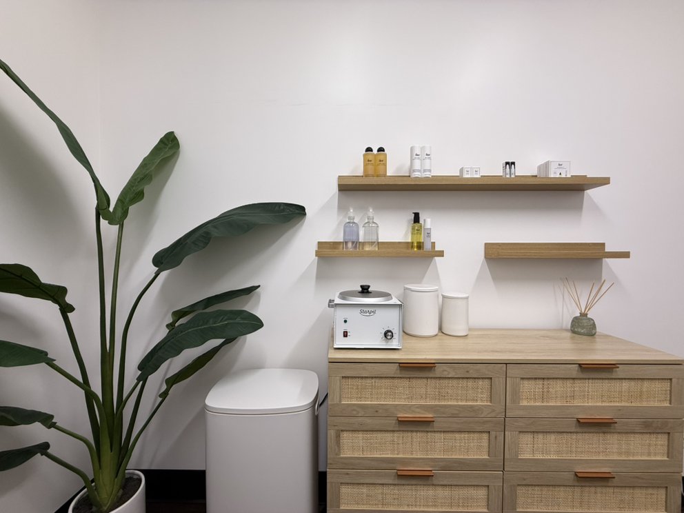 Beach House Waxing Logo