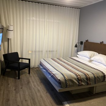 Moxy Nashville Vanderbilt Area - 1 king room - Hotels Near Me - Nashville, Tennessee