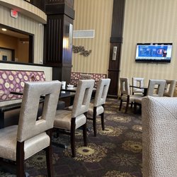 Holiday Inn Express & Suites Clearfield - Breakfast area