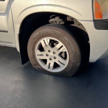 RB Towing - Flat front tire - Towing Near Me - Los Angeles, California RB Towing - Flat front tire - Towing Near Me - Los Angeles, California