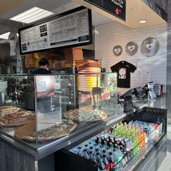 Pizza My Heart - Interior