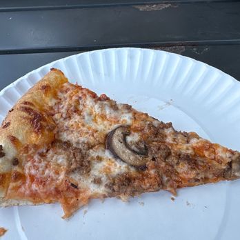Mountain Goat Market - Hamburger and mushroom pizza - Delis Near Me - Monteagle, Tennessee Mountain Goat Market - Hamburger and mushroom pizza - Delis Near Me - Monteagle, Tennessee