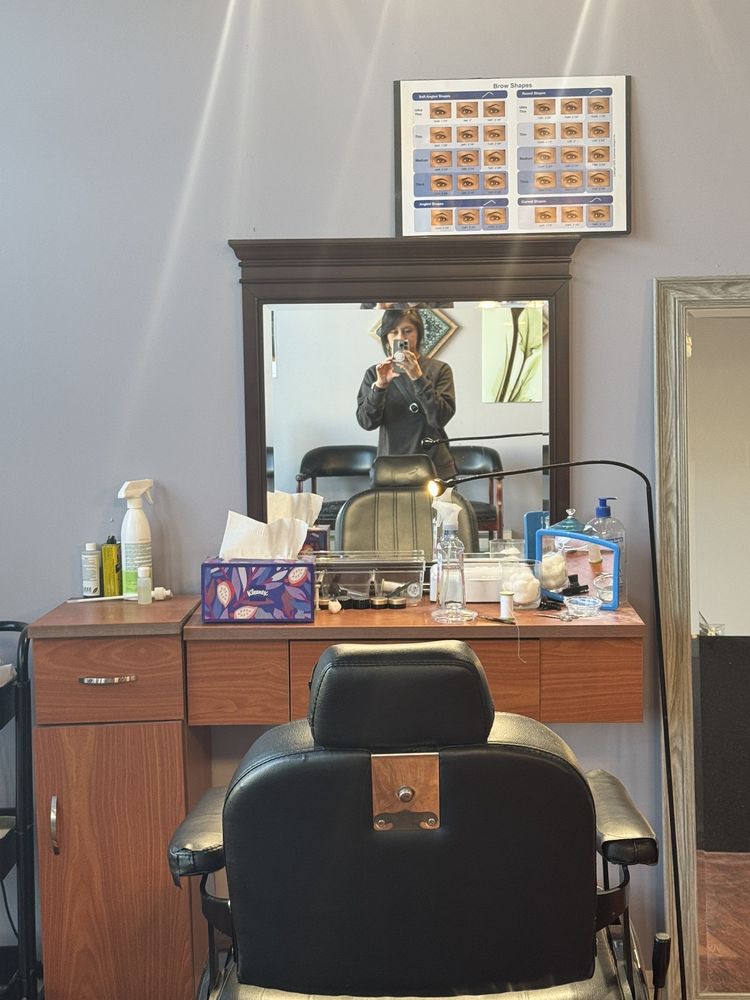 Avanti Threading Bar & Spa Logo