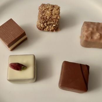 Venchi - Cremino, Mini Chocoviar Caramel, Pralines, Nocciola Praline, Pistachio, $63.60/lb, $9.86 total for the chocolates- 4/5 stars - Gelato Near Me - Santa Clara, California Venchi - Cremino, Mini Chocoviar Caramel, Pralines, Nocciola Praline, Pistachio, $63.60/lb, $9.86 total for the chocolates- 4/5 stars - Gelato Near Me - Santa Clara, California