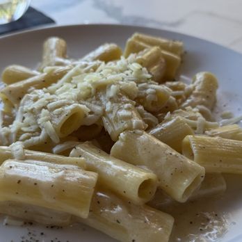 Oliver's Trattoria - Rigatoni Cacio e Pepe - Italian Near Me - Irvine, California Oliver's Trattoria - Rigatoni Cacio e Pepe - Italian Near Me - Irvine, California
