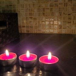 OGI Nail & Spa - Candles in massage room