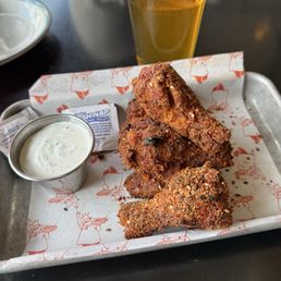 Gochugaru wings, beer Gochugaru wings, beer