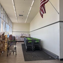Save Mart - Large cart area