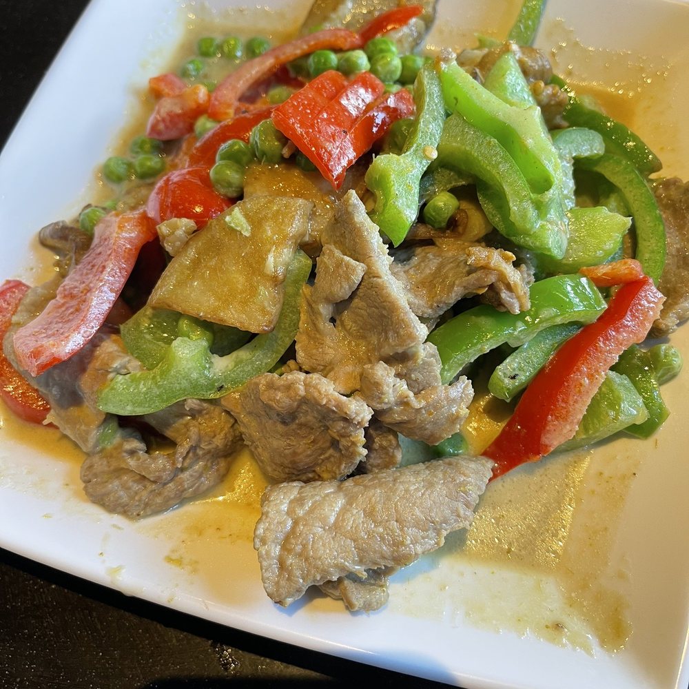 SHINthai - Green curry with beef - Thai Near Me - Royal Oak, Michigan