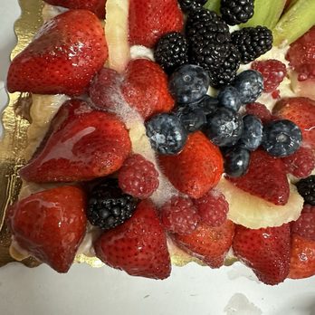Venice Classic Pastry and Deli - Bakeries Near Me - La Crescenta, California