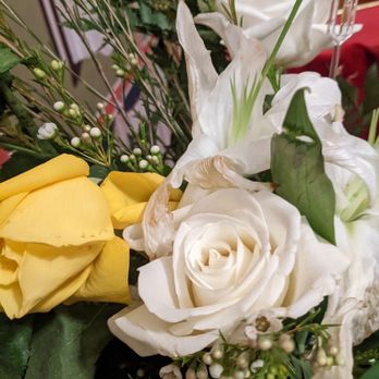Affordable Florals - More wilted and brown flowers - Florists Near Me - Cleveland, Ohio Affordable Florals - More wilted and brown flowers - Florists Near Me - Cleveland, Ohio