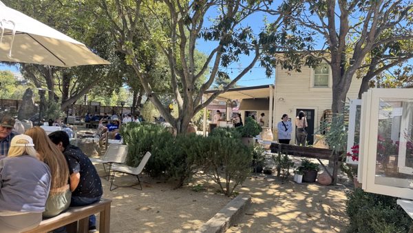 Bodega Los Alamos by null