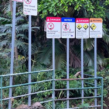 Pe'epe'e Falls & Boiling Pots - Warning signs - Parks Near Me - Hilo, Hawaii Pe'epe'e Falls & Boiling Pots - Warning signs - Parks Near Me - Hilo, Hawaii
