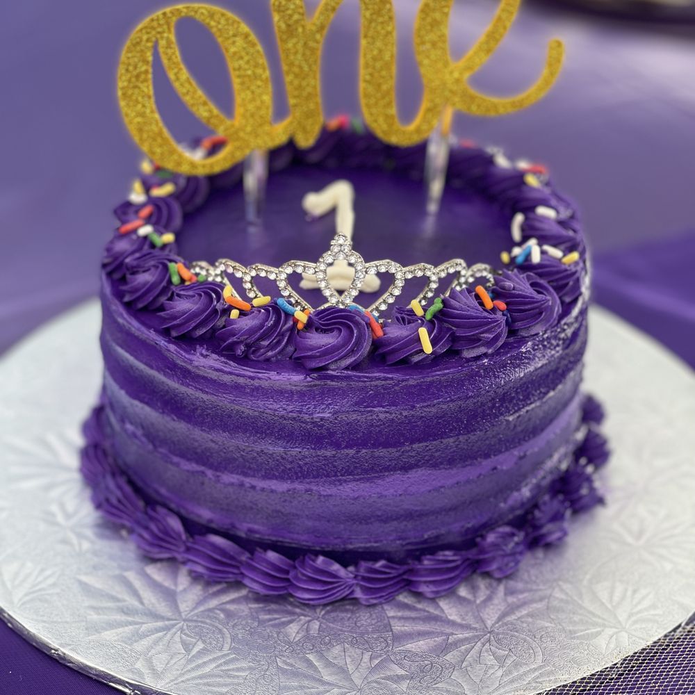 Fiene's Bakery - Smash cake - Bakeries Near Me - Naperville, Illinois