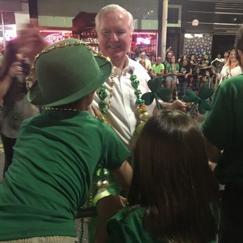 Rough Riders St Patrick's Day Parade - The mayor bob buckhorn handing out beads - Festivals Near Me Rough Riders St Patrick's Day Parade - The mayor bob buckhorn handing out beads - Festivals Near Me
