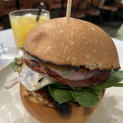 Hotel George Williams - Breakfast Burger