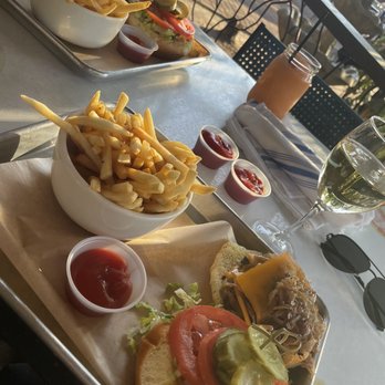 Piggy's Kitchen & Bar - Smashburger - Breakfast & Brunch Near Me - Houston, Texas Piggy's Kitchen & Bar - Smashburger - Breakfast & Brunch Near Me - Houston, Texas