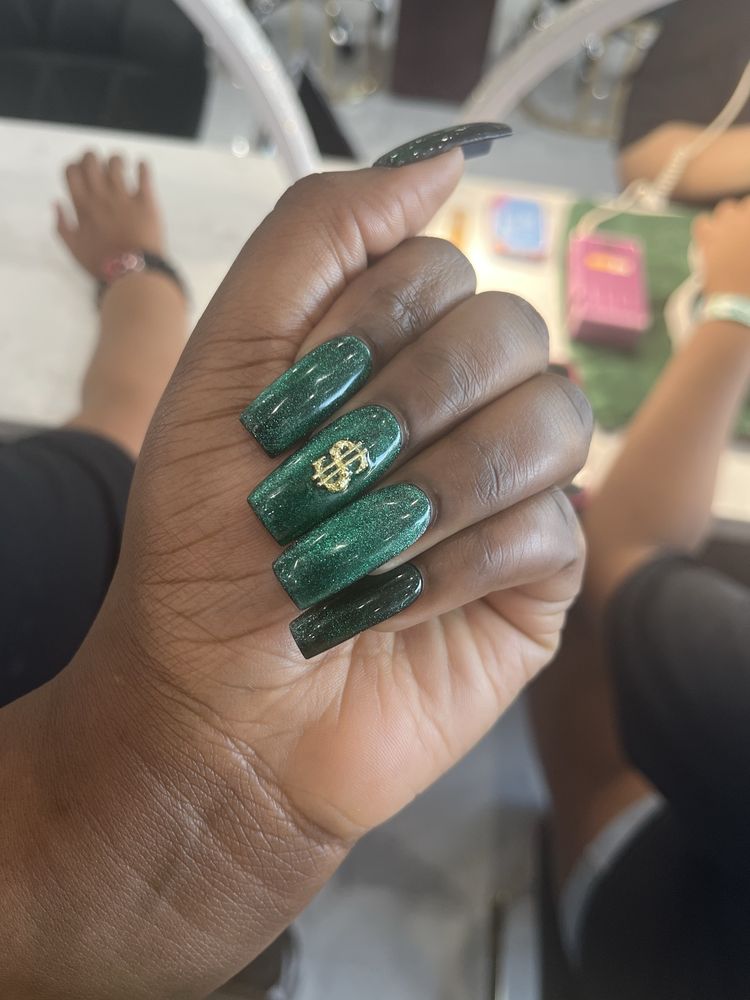 Classy Nail Bar Logo