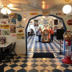 Jukebox Junction Restaurant & Soda Shoppe - Great entranceway and jukebox.